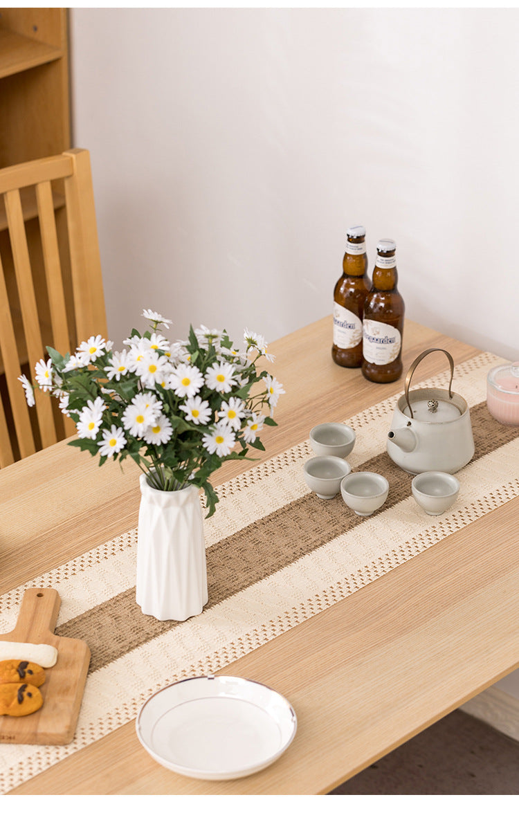 Knotted Tassel Cotton-Linen Table Runner - detail view 2